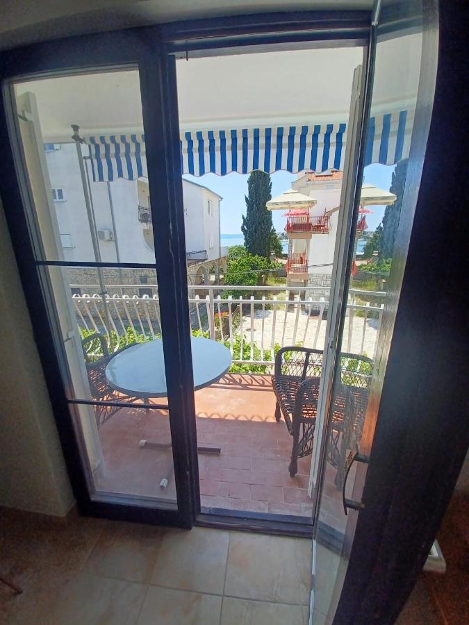 Apartment Bunjo'S Beach House Trogir Exteriör bild