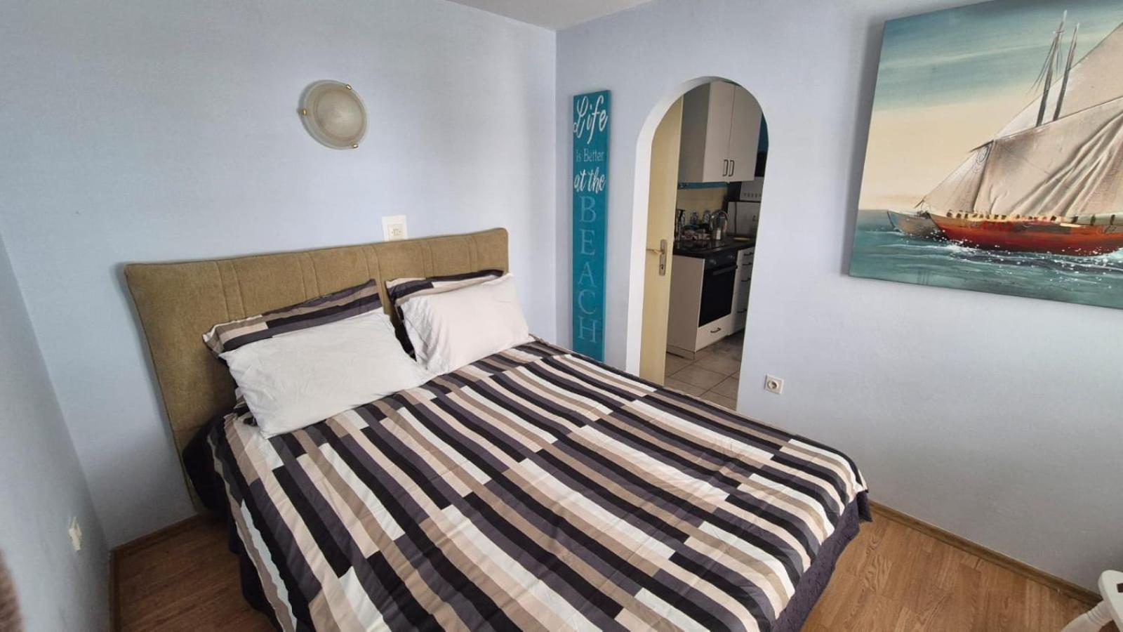 Apartment Bunjo'S Beach House Trogir Exteriör bild