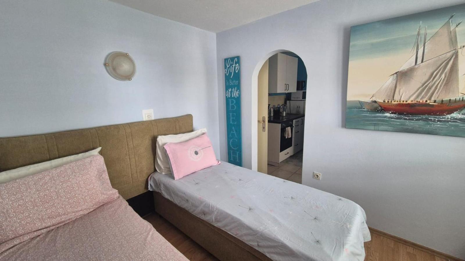 Apartment Bunjo'S Beach House Trogir Exteriör bild