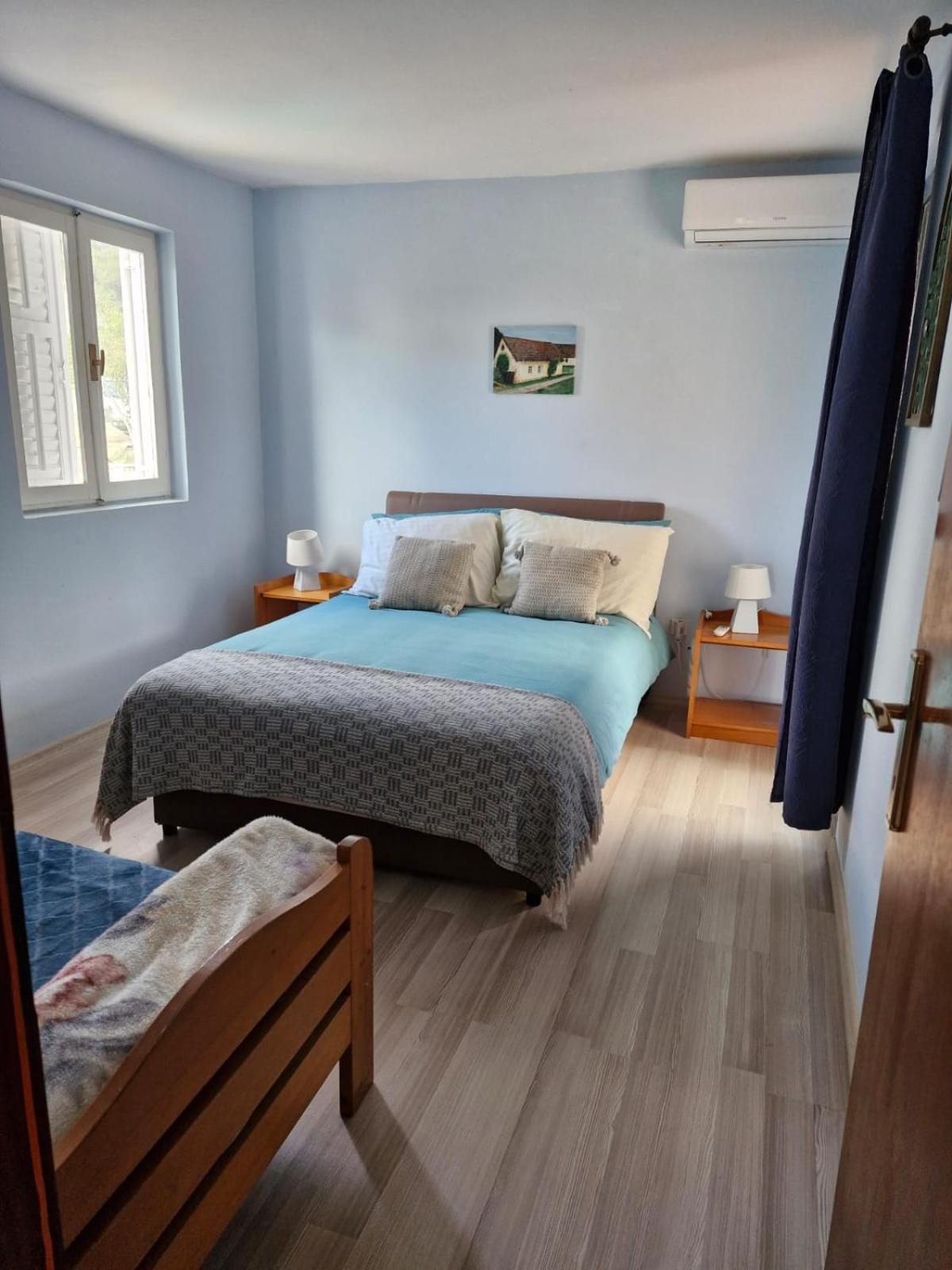 Apartment Bunjo'S Beach House Trogir Exteriör bild